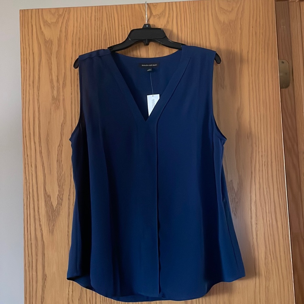 Brand new banana republic vneck top